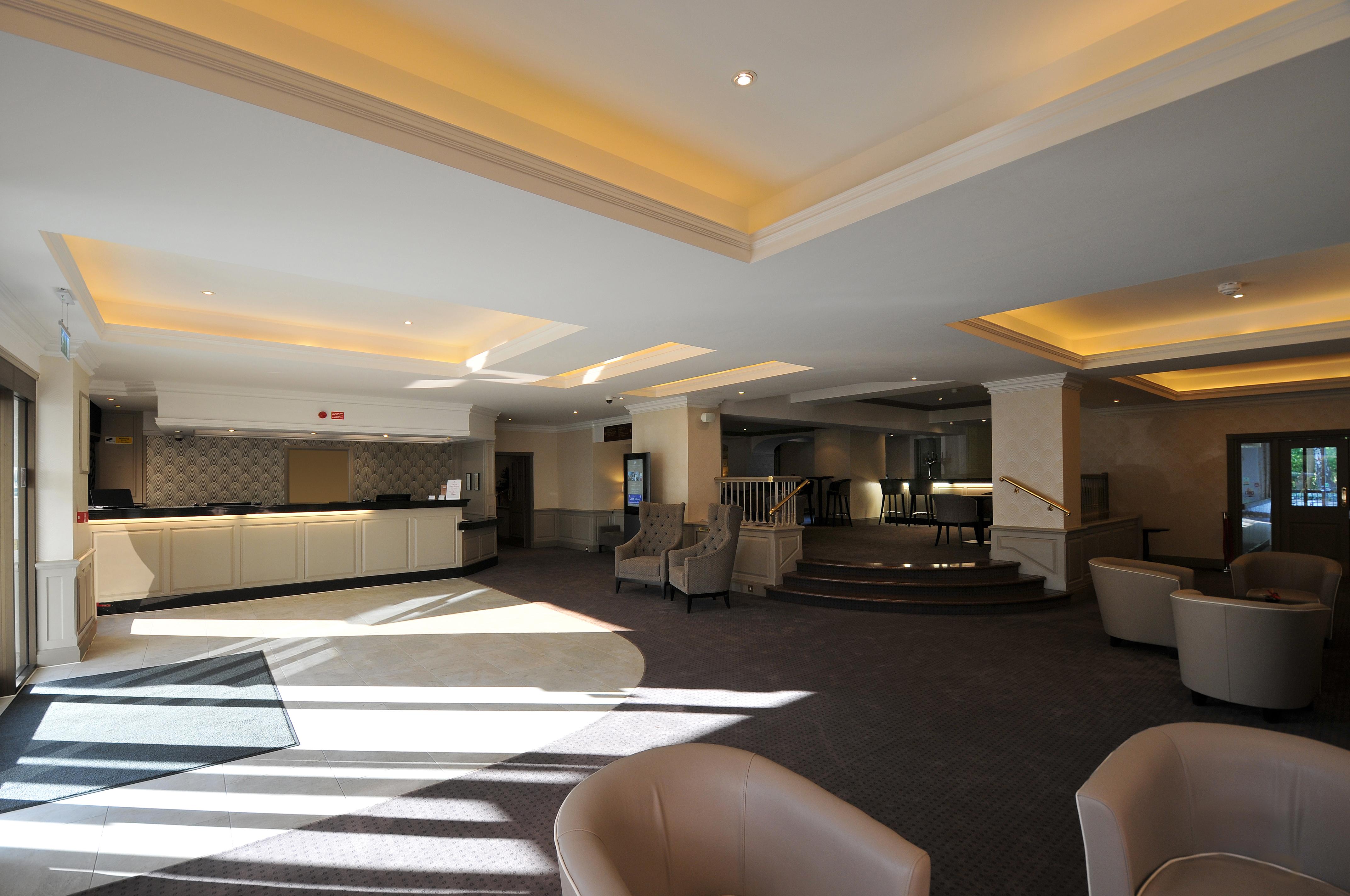 Bromley Court Hotel London Экстерьер фото