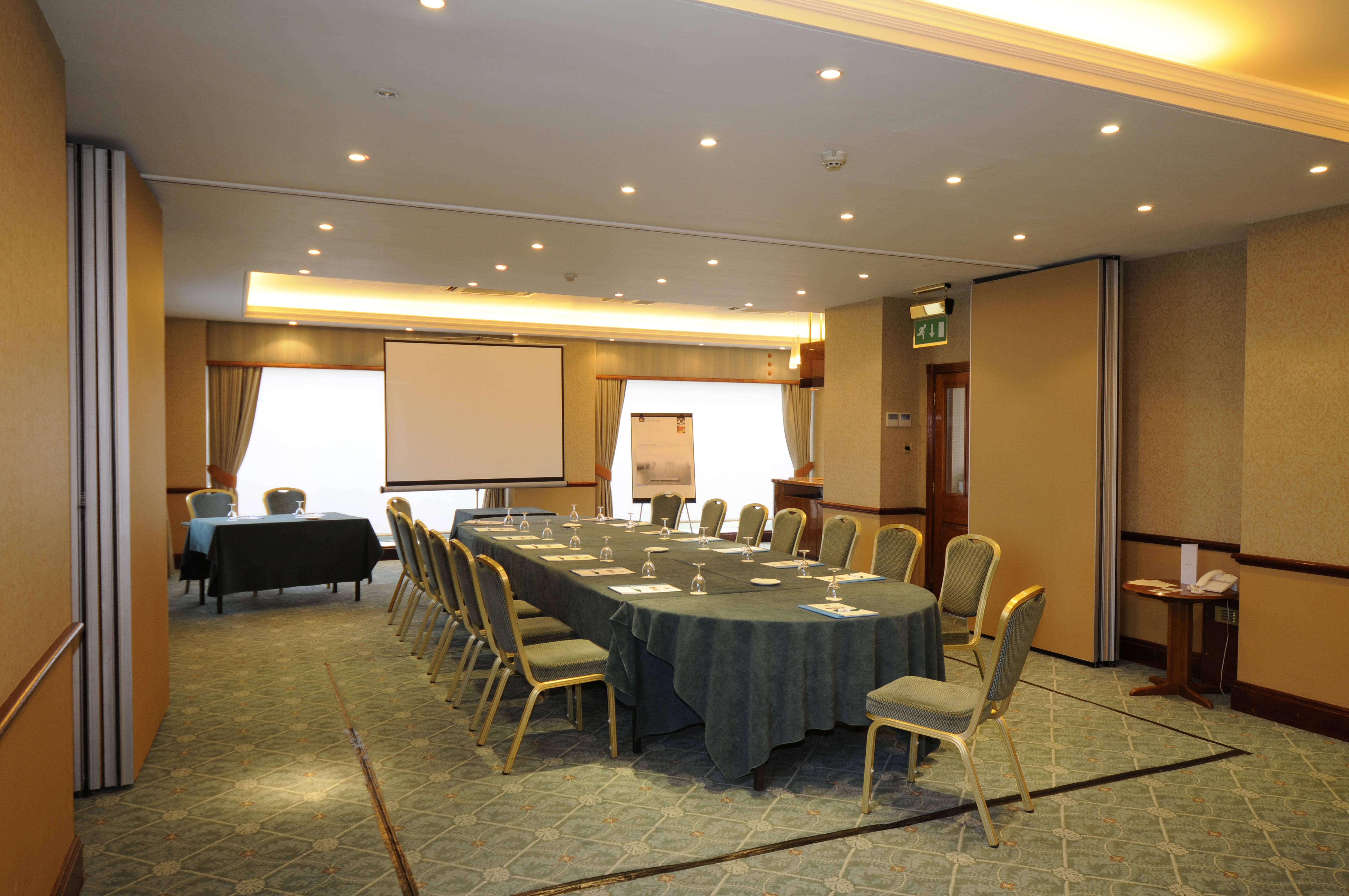 Bromley Court Hotel London Удобства фото
